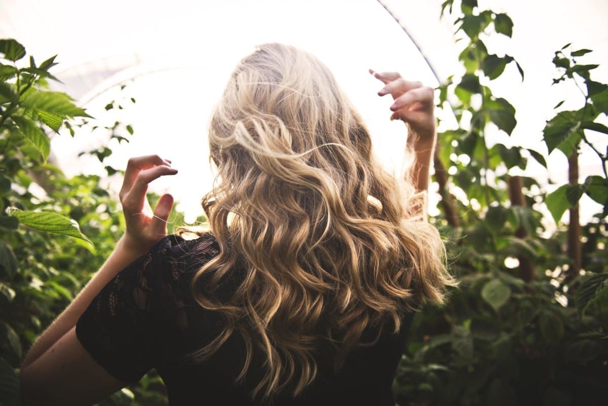 Cheveux secs, comment y remédier ? - Superbon